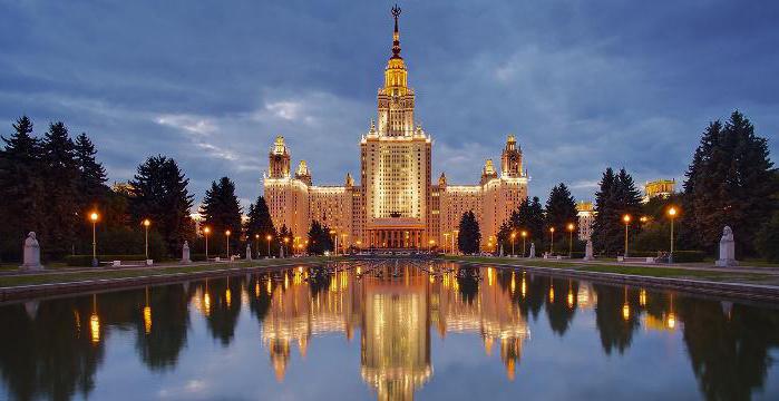 Stalinistische Wolkenkratzer in Moskau