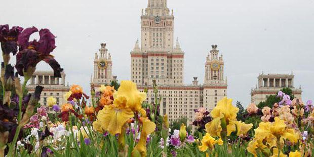Stalinistische Wolkenkratzer in Moskauer Legenden