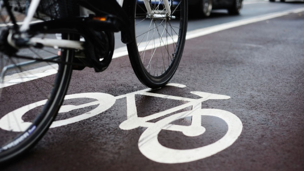 Nehoda zahrnující chodce a cyklisty